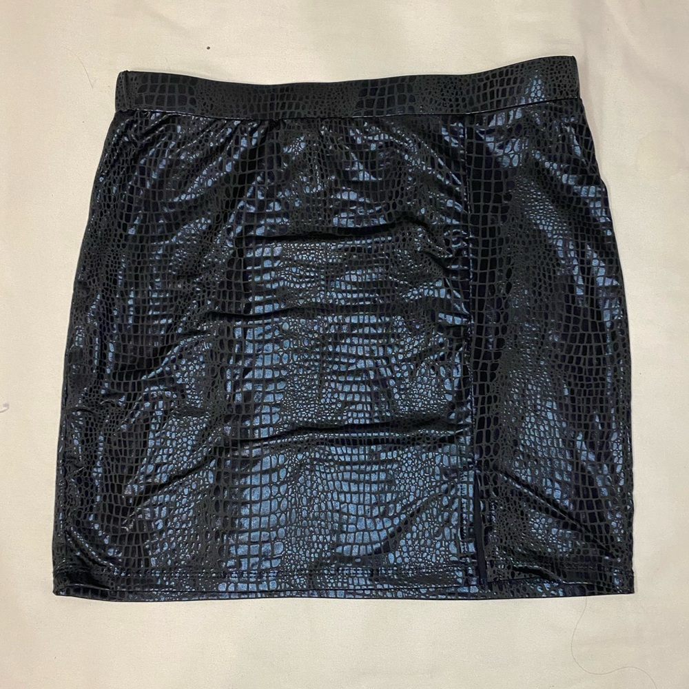Crocodile print black